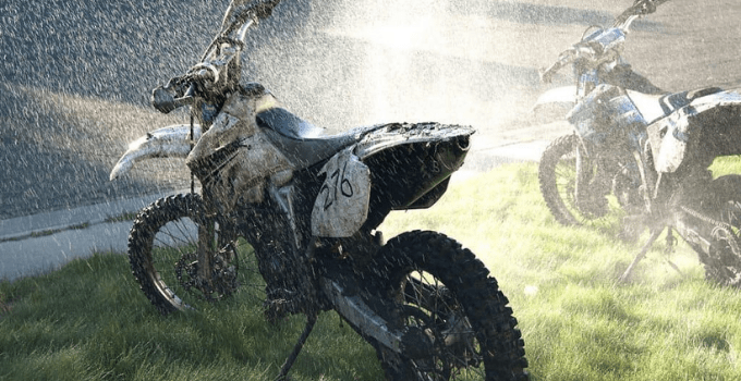 how to wash dirt bike