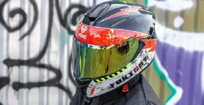 Dirt bike helmets have visors